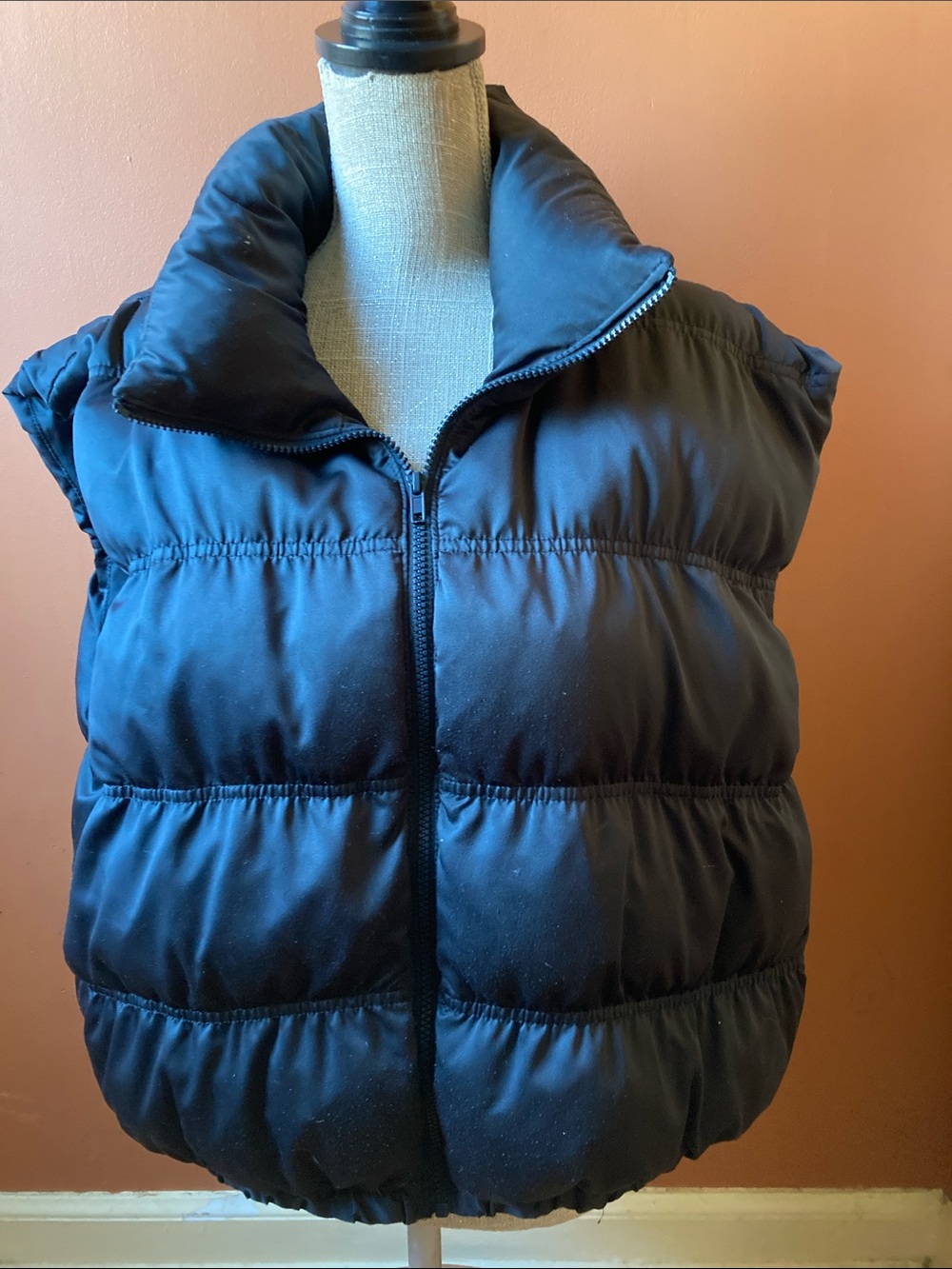 Wild Fable black quilted puffer vest - L